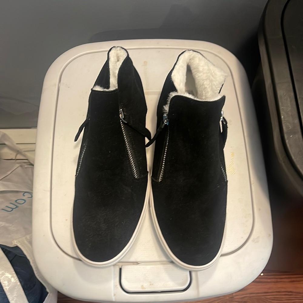Steve Madden size 8 black suede with white base and silver zip zippers sneakers
